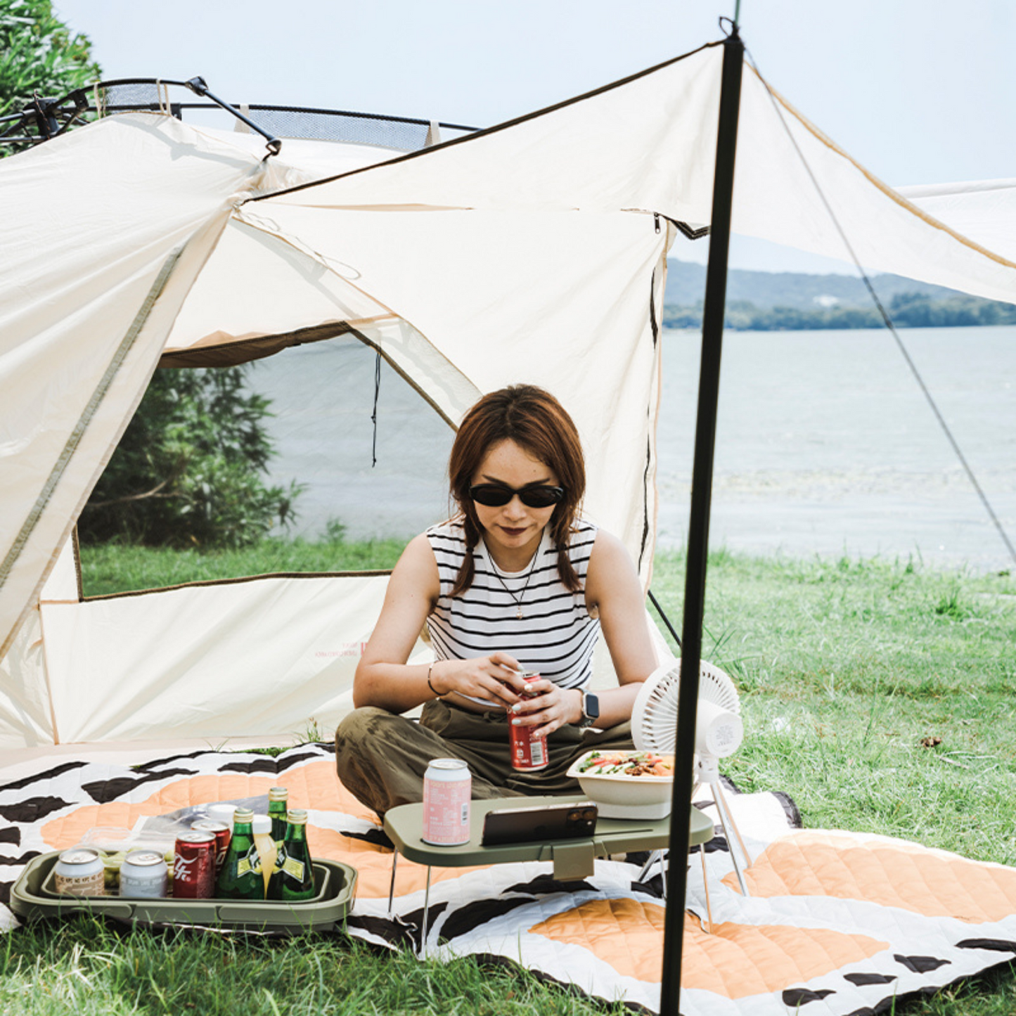 Portable All-in-One Folding Picnic Basket with Built-in Picnic Table